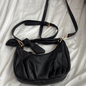 Elegant Black Leather Shoulder Bag